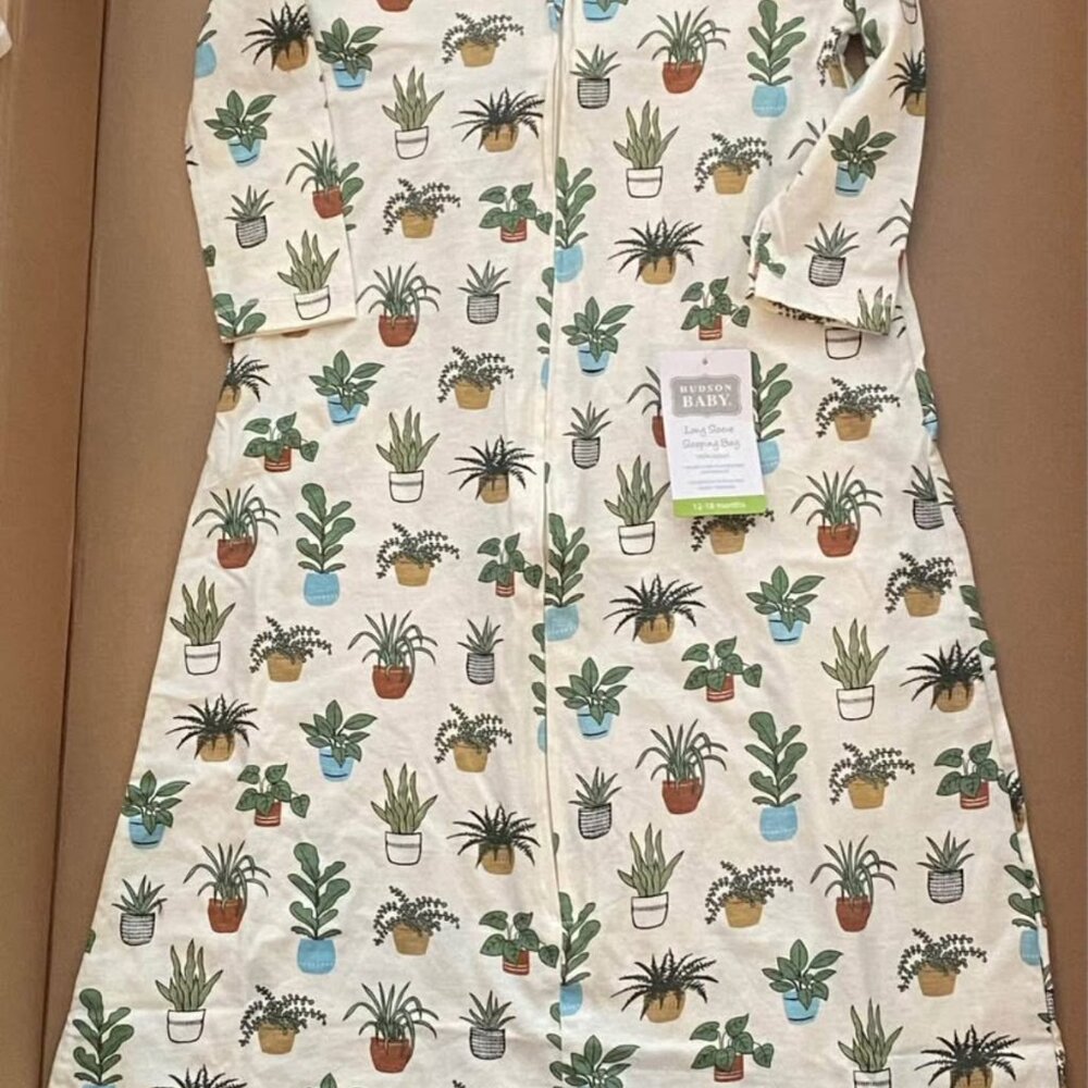 NWT (12-18 months) Cactus Sleep Sak, Long Sleeved, Hudson Baby